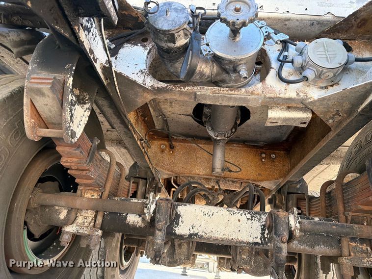 image for item FI0447 1988 Sunshine Stainless Tank & Equip tank trailer