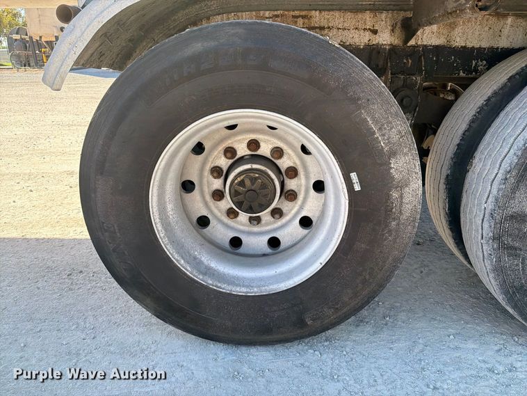 image for item FI0447 1988 Sunshine Stainless Tank & Equip tank trailer
