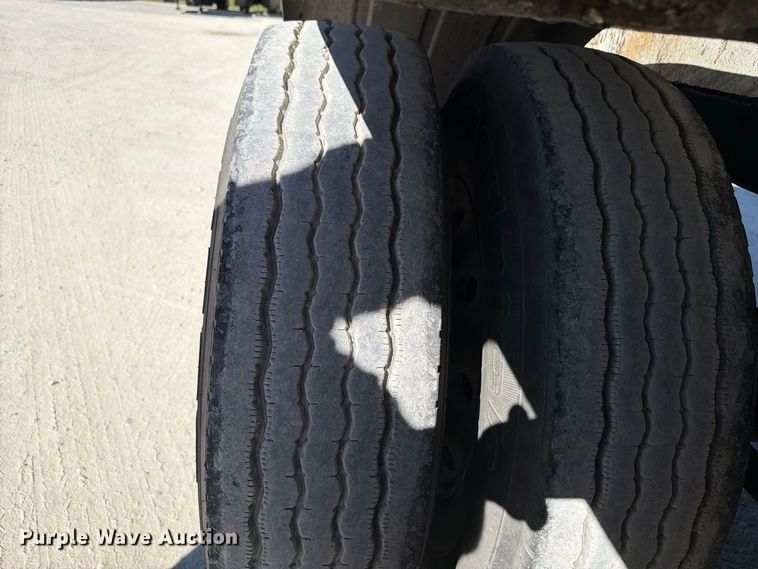 image for item FI0447 1988 Sunshine Stainless Tank & Equip tank trailer