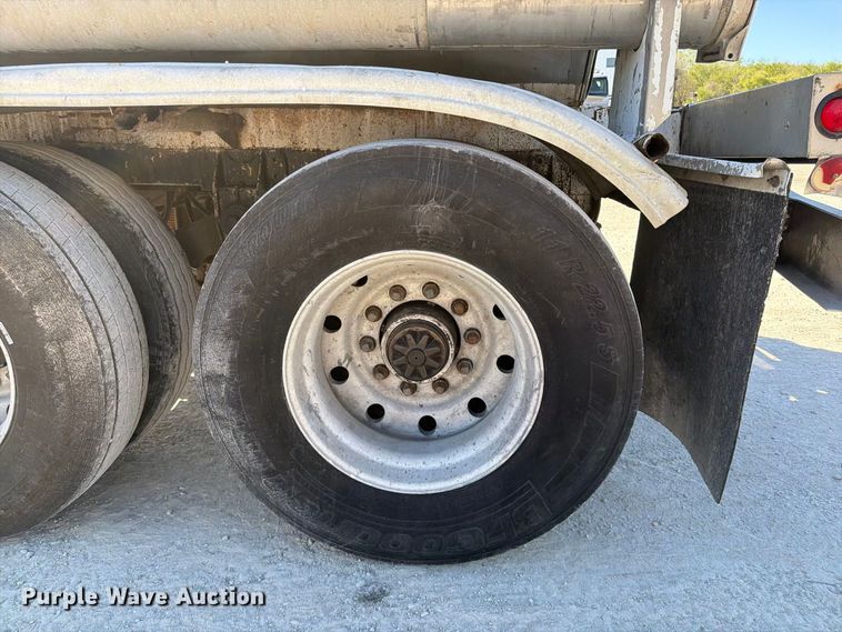 image for item FI0447 1988 Sunshine Stainless Tank & Equip tank trailer