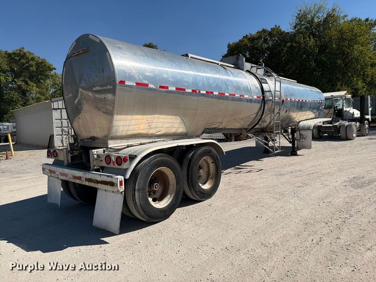 image for item FI0448 1986 Polar Tank Trailer tank trailer
