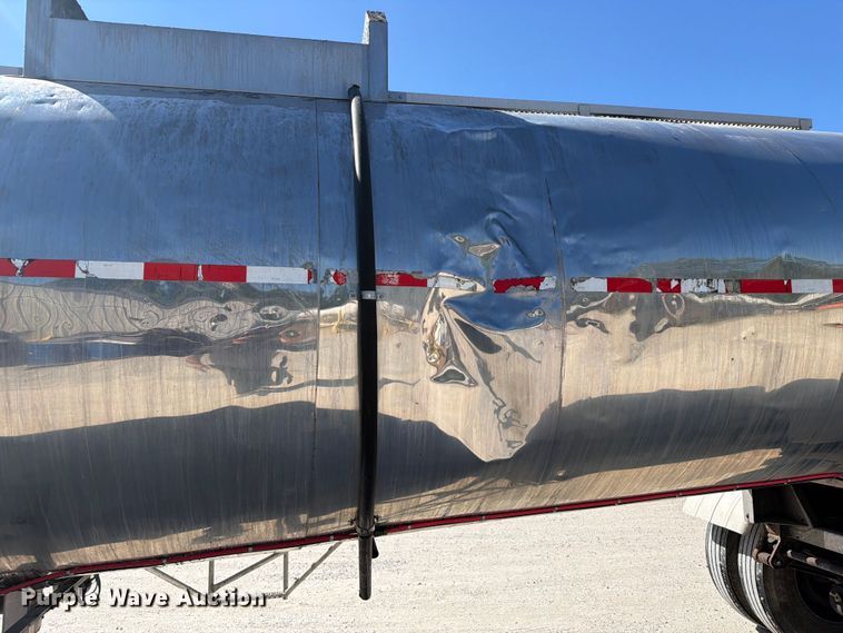 image for item FI0448 1986 Polar Tank Trailer tank trailer