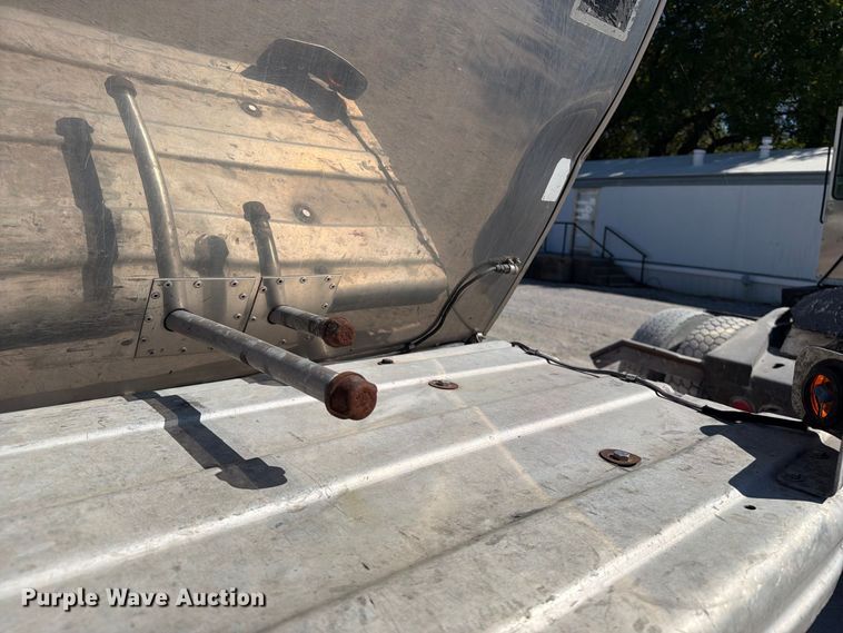 image for item FI0448 1986 Polar Tank Trailer tank trailer