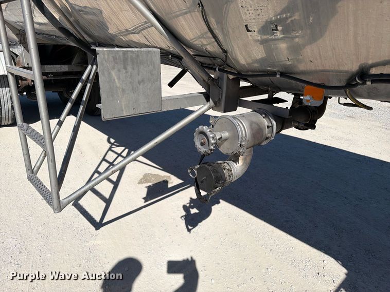 image for item FI0448 1986 Polar Tank Trailer tank trailer