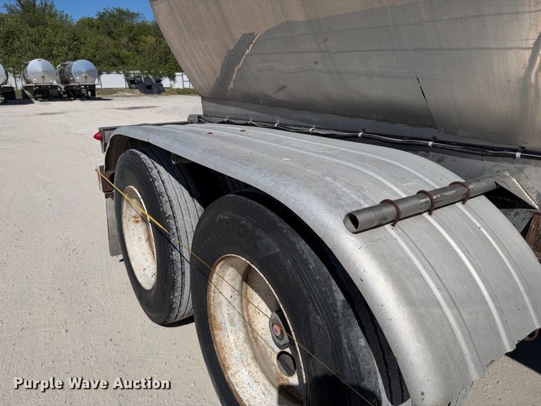 image for item FI0448 1986 Polar Tank Trailer tank trailer