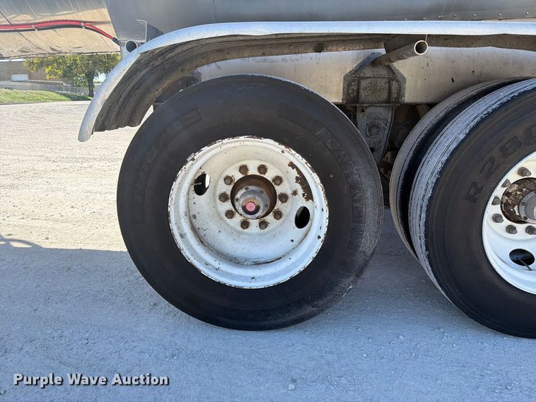image for item FI0448 1986 Polar Tank Trailer tank trailer