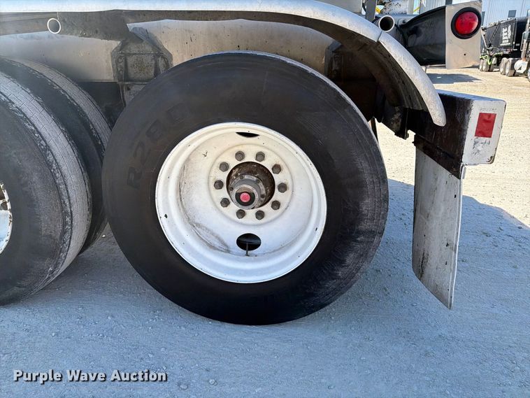 image for item FI0448 1986 Polar Tank Trailer tank trailer
