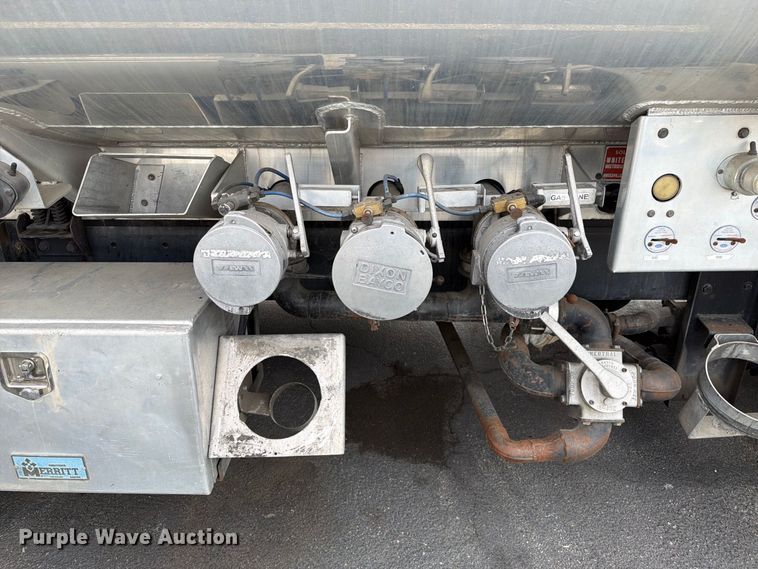 image for item FI2028 2011 International LA627 fuel truck