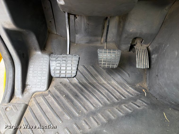 image for item FI2028 2011 International LA627 fuel truck