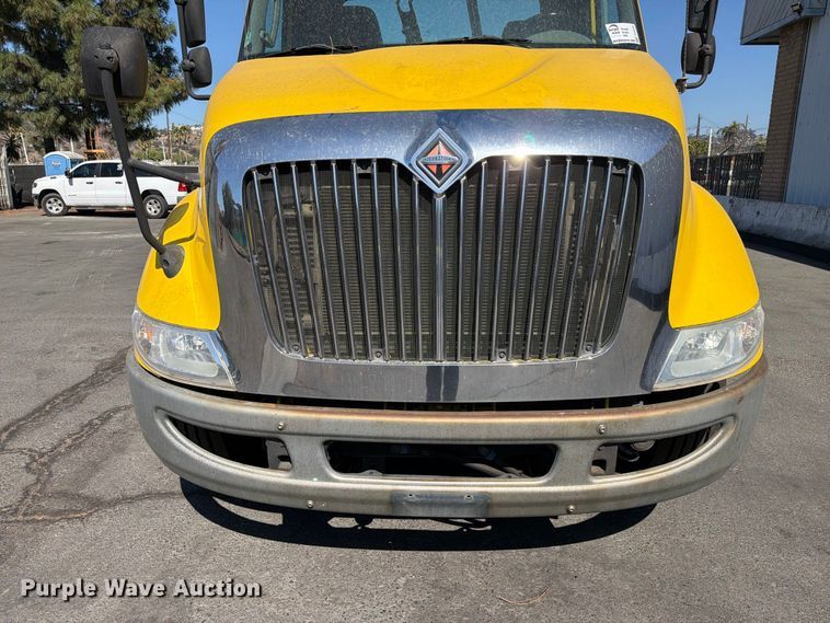 image for item FI2030 2016 International RF027 semi truck