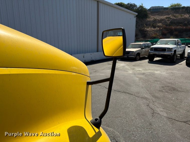 image for item FI2030 2016 International RF027 semi truck