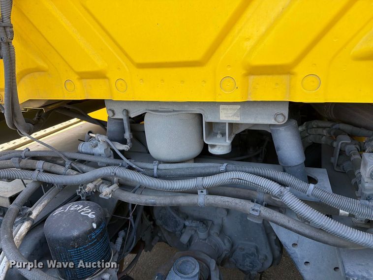 image for item FI2030 2016 International RF027 semi truck