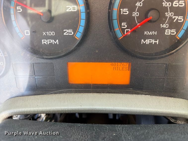 image for item FI2030 2016 International RF027 semi truck