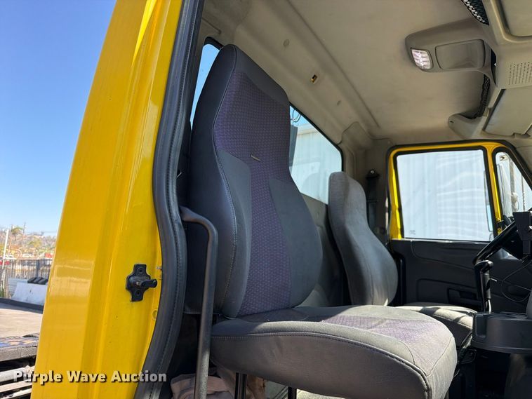 image for item FI2030 2016 International RF027 semi truck