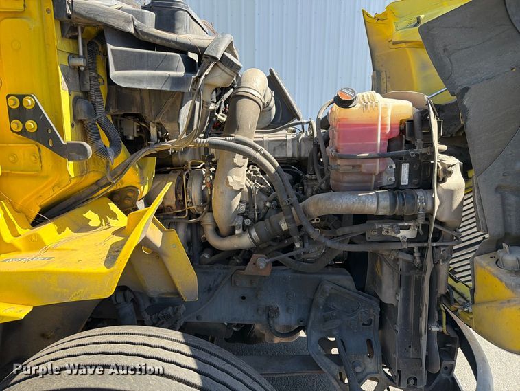 image for item FI2030 2016 International RF027 semi truck