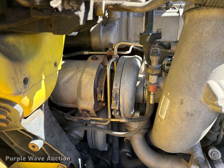 image for item FI2030 2016 International RF027 semi truck