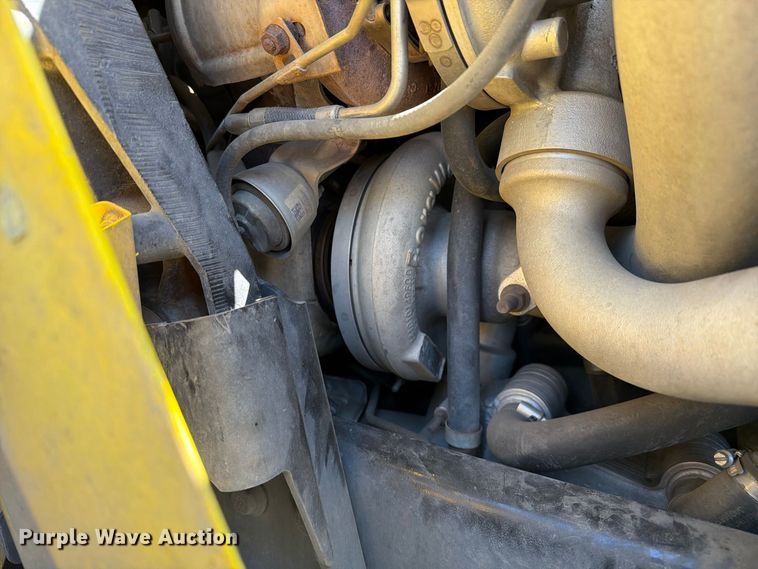 image for item FI2030 2016 International RF027 semi truck