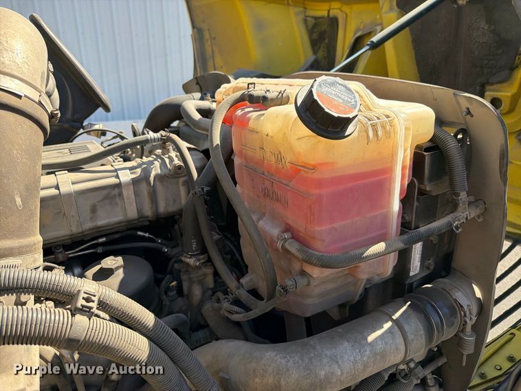 image for item FI2030 2016 International RF027 semi truck