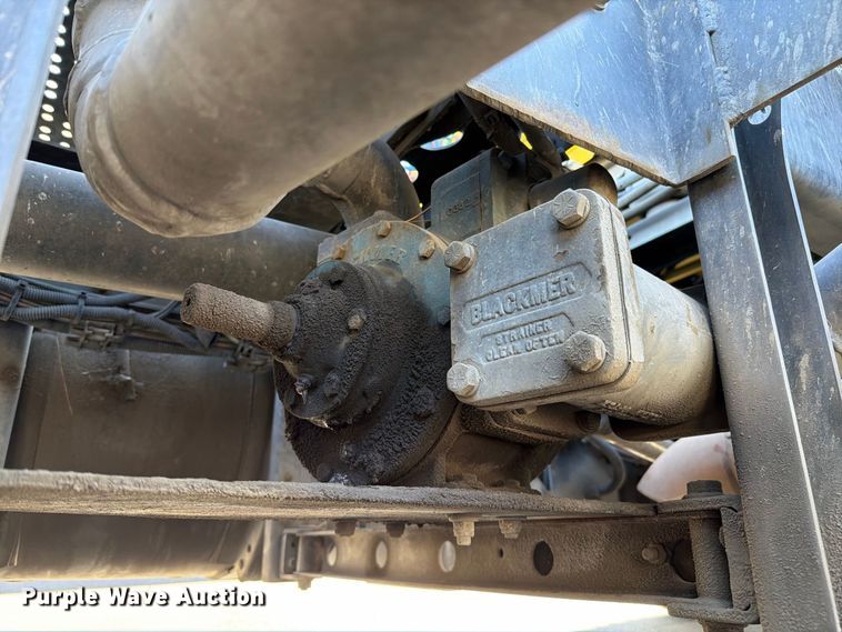 image for item FI2030 2016 International RF027 semi truck