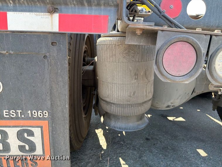 image for item FI2030 2016 International RF027 semi truck