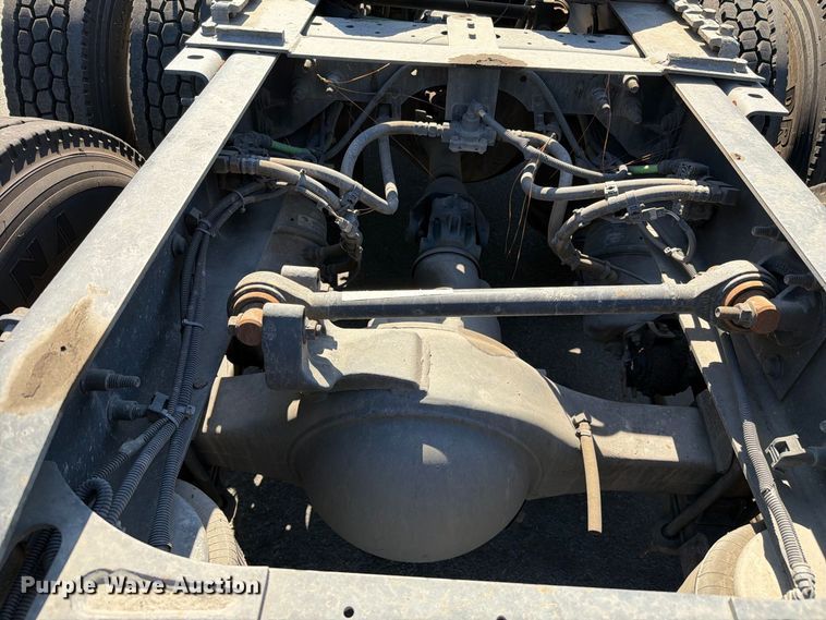 image for item FI2030 2016 International RF027 semi truck