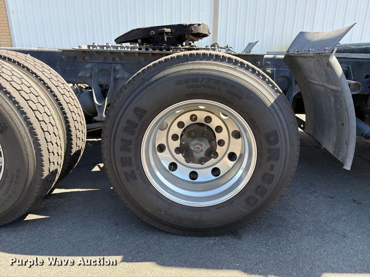 image for item FI2030 2016 International RF027 semi truck