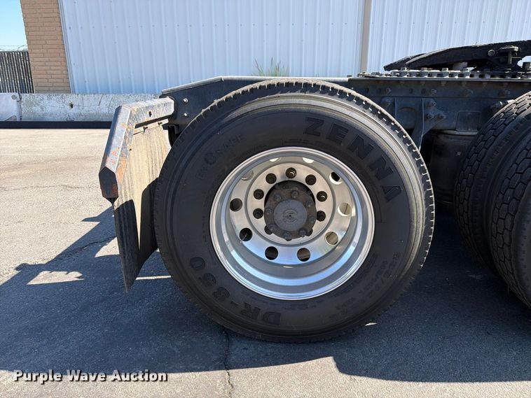 image for item FI2030 2016 International RF027 semi truck