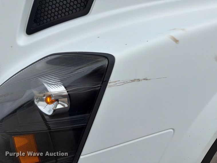 image for item FJ2004 2013 Volvo VNL semi truck