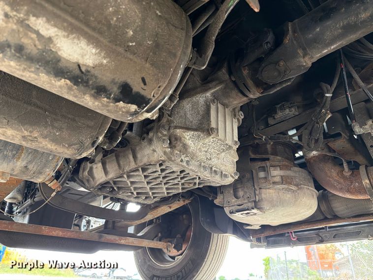 image for item FJ2004 2013 Volvo VNL semi truck