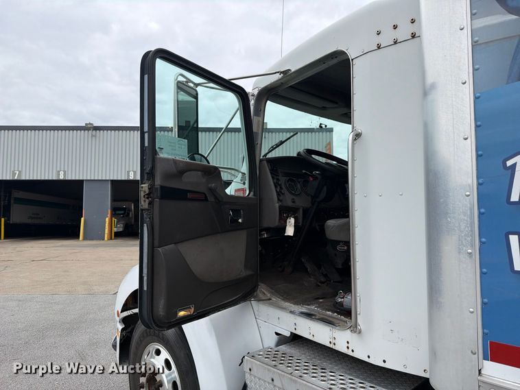 image for item FJ2015 2007 Kenworth T300 box truck