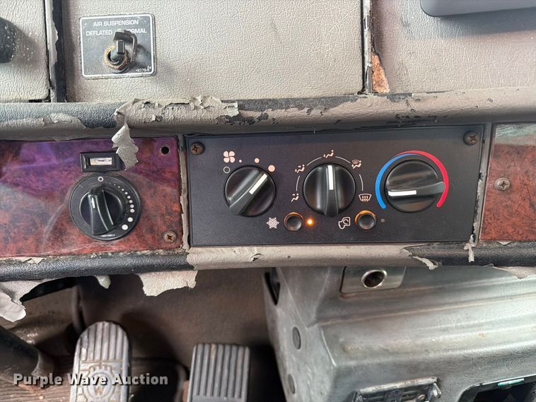 image for item FJ2015 2007 Kenworth T300 box truck