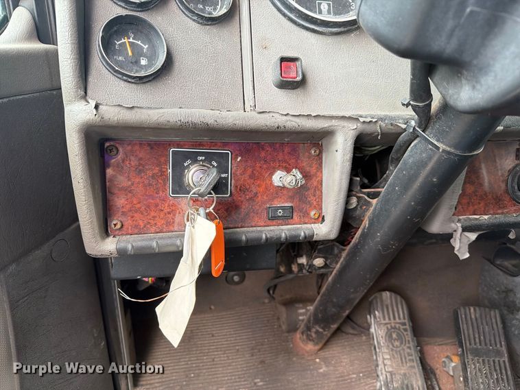 image for item FJ2015 2007 Kenworth T300 box truck