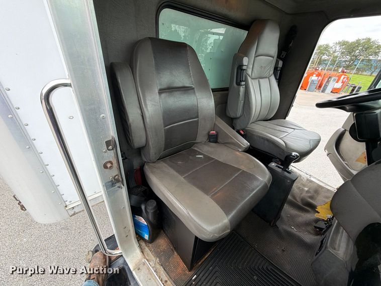 image for item FJ2015 2007 Kenworth T300 box truck