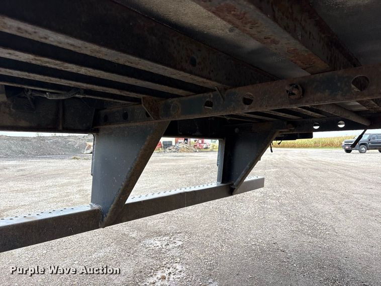 image for item FK2156 2006 Utility Trailer Manufacturer refrigerated van trailer