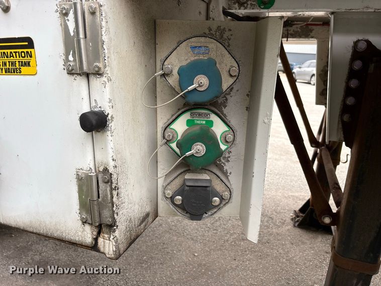 image for item FK2159 2007 Polar Tank fuel trailer