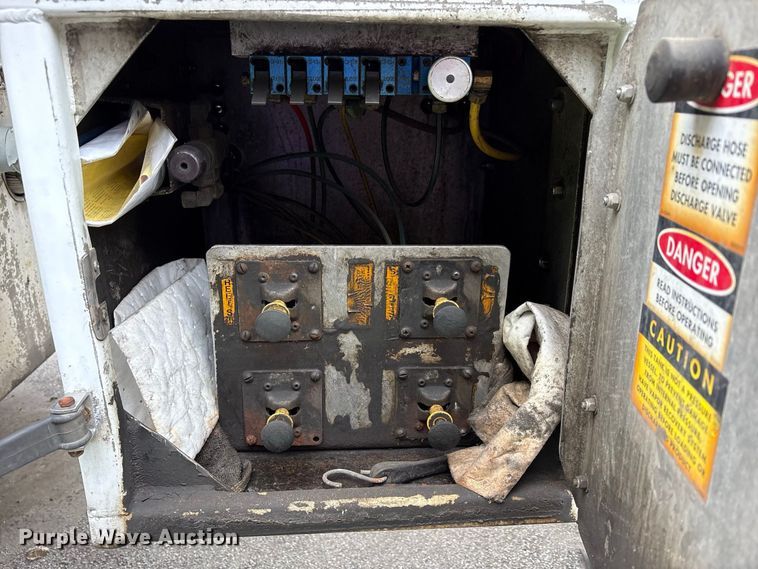 image for item FK2159 2007 Polar Tank fuel trailer