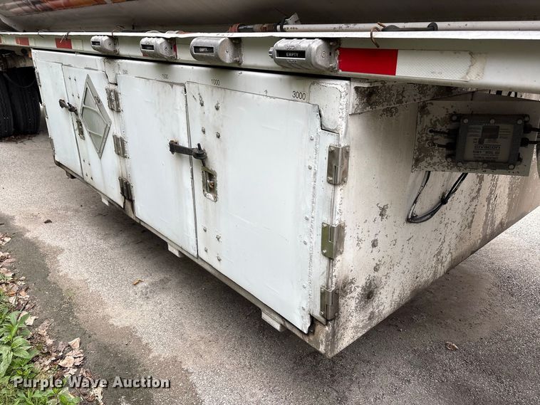 image for item FK2159 2007 Polar Tank fuel trailer