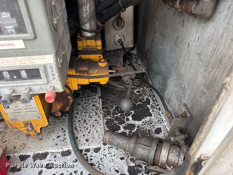 image for item FK2159 2007 Polar Tank fuel trailer