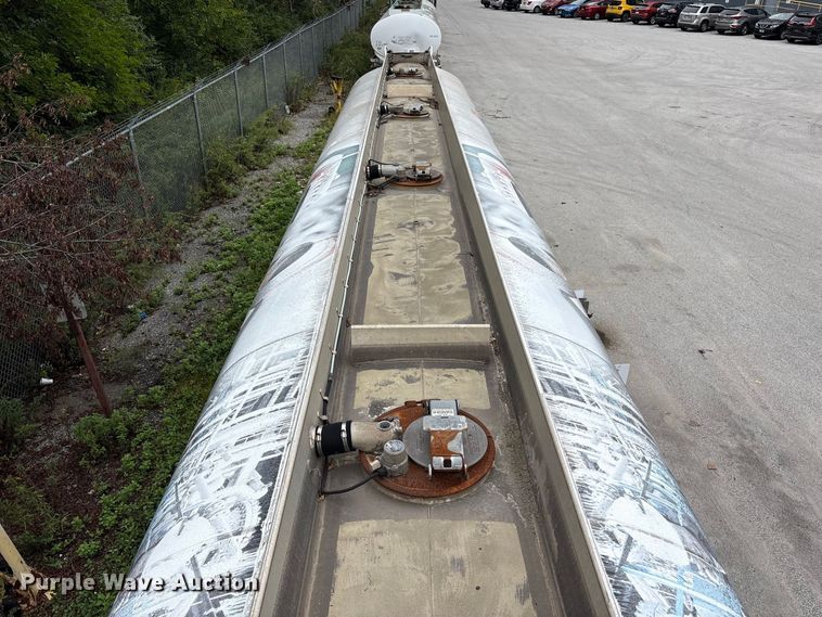 image for item FK2159 2007 Polar Tank fuel trailer