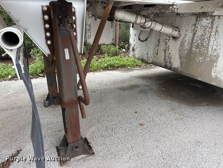 image for item FK2159 2007 Polar Tank fuel trailer