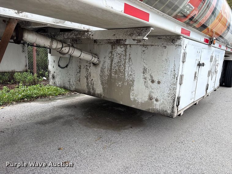 image for item FK2159 2007 Polar Tank fuel trailer