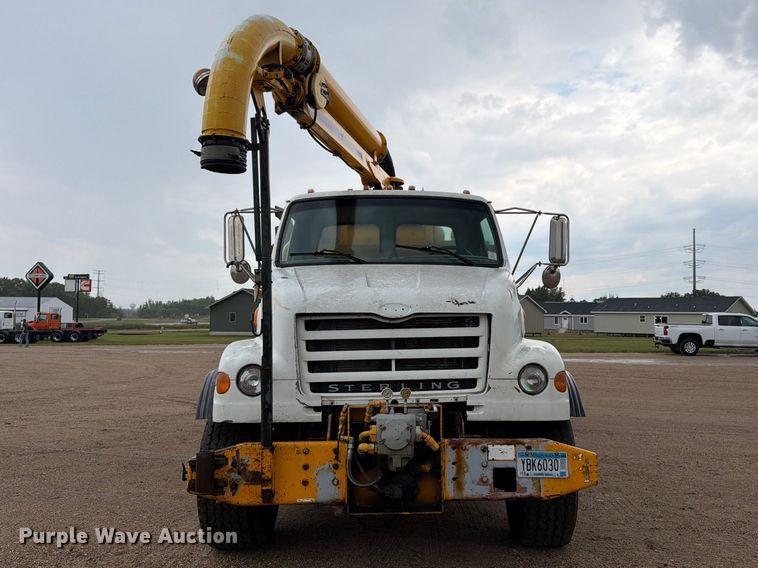 image for item FK3381 2001 Sterling Truck L7500 Series hydrovac truck