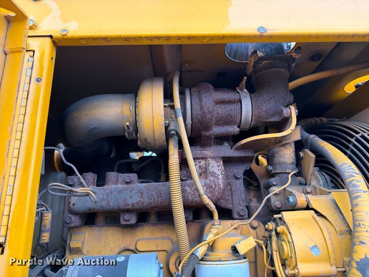 image for item FK3381 2001 Sterling Truck L7500 Series hydrovac truck