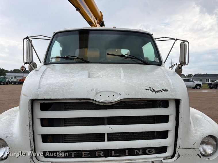 image for item FK3381 2001 Sterling Truck L7500 Series hydrovac truck