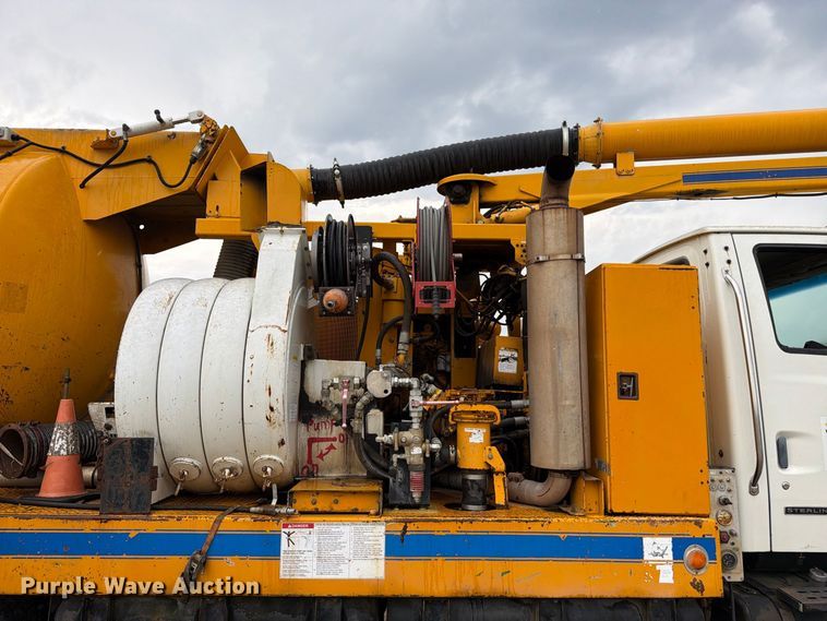 image for item FK3381 2001 Sterling Truck L7500 Series hydrovac truck