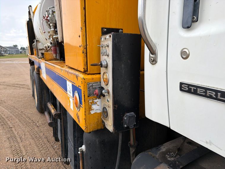 image for item FK3381 2001 Sterling Truck L7500 Series hydrovac truck