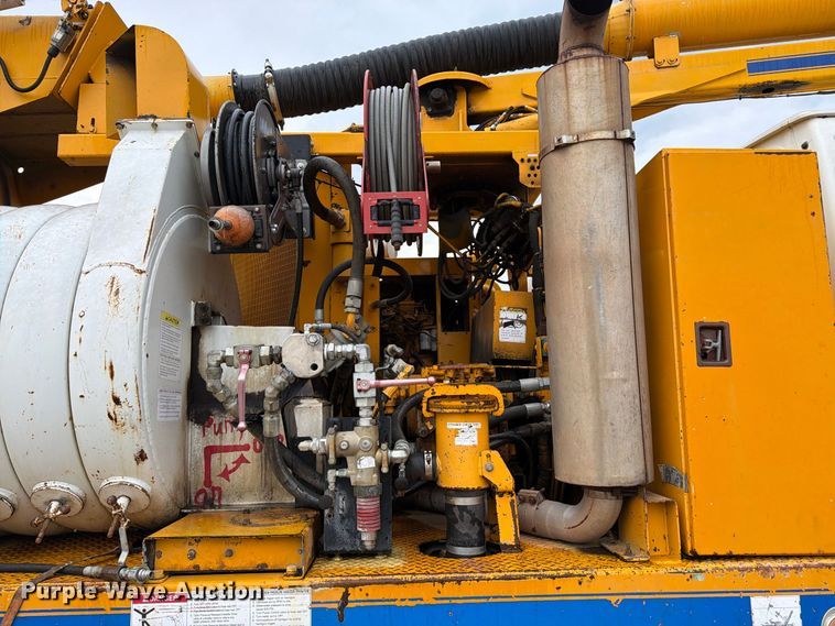 image for item FK3381 2001 Sterling Truck L7500 Series hydrovac truck