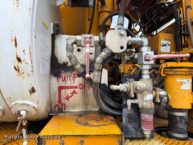 image for item FK3381 2001 Sterling Truck L7500 Series hydrovac truck