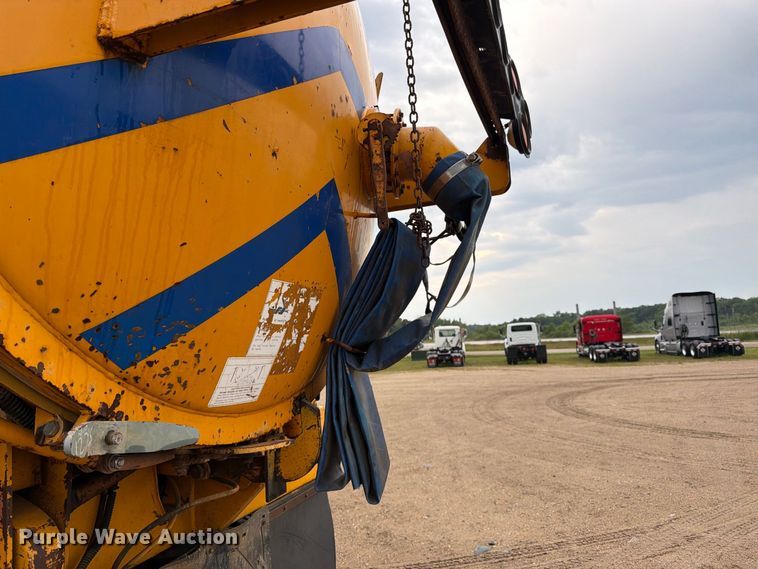image for item FK3381 2001 Sterling Truck L7500 Series hydrovac truck