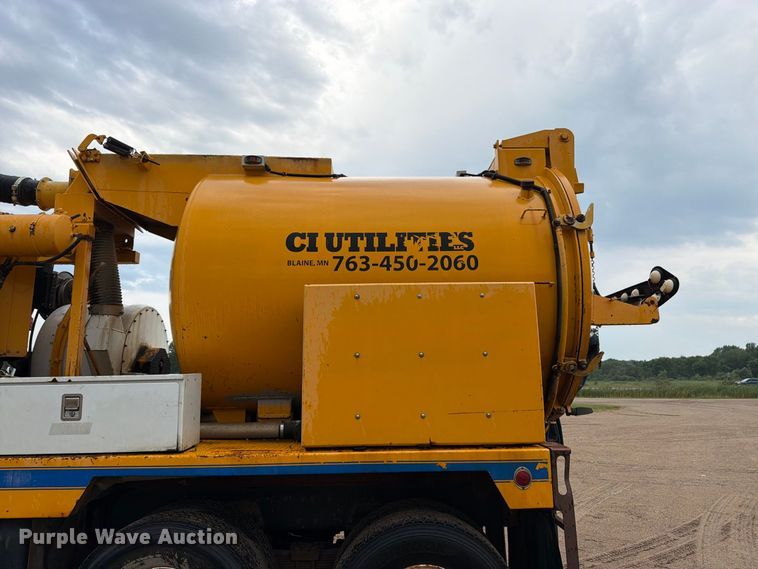 image for item FK3381 2001 Sterling Truck L7500 Series hydrovac truck